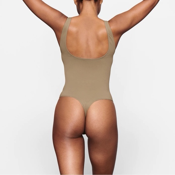SKIMS Soft Smoothing Thong Bodysuit in Army Green | NWT Size Large - Picture 4 of 7